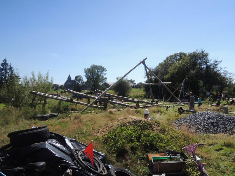 Montée de la première ferme...